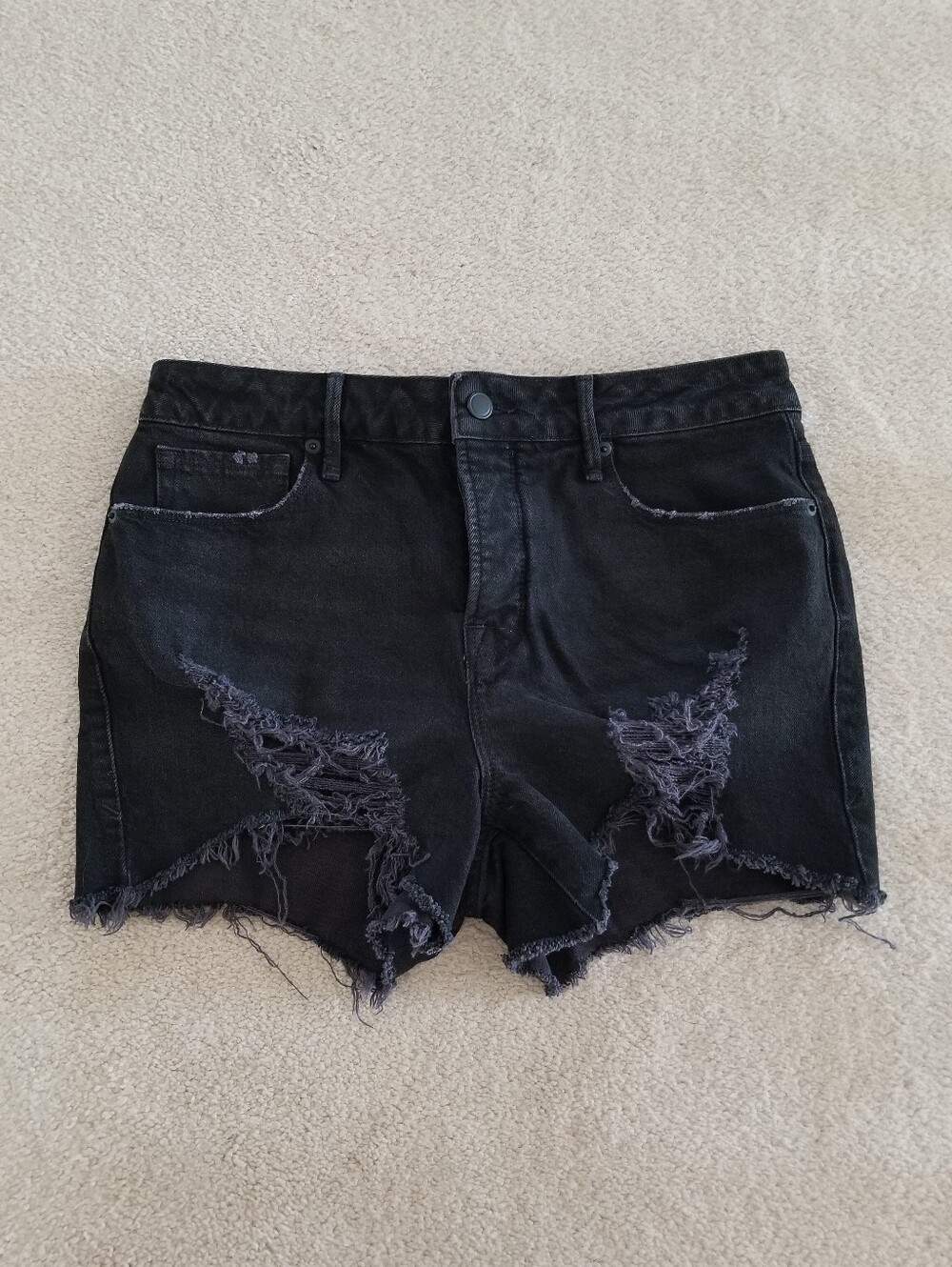 Good American Bombshell Distressed Denim Shorts Black Size 30 / 10